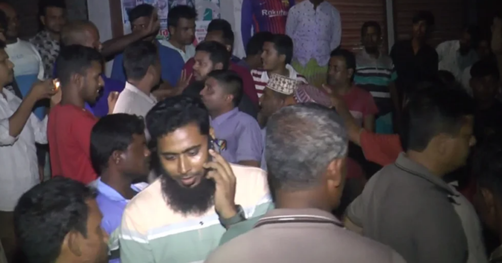 সার মজুতের খবর সংগ্রহে গিয়ে সাংবাদিকদের হেনস্তার অভিযোগ